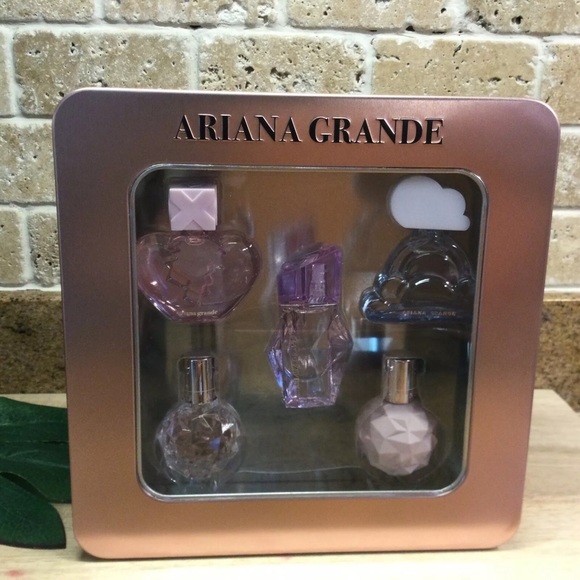 Brand New Ariana Grande Minis Set - Picture 1 of 2